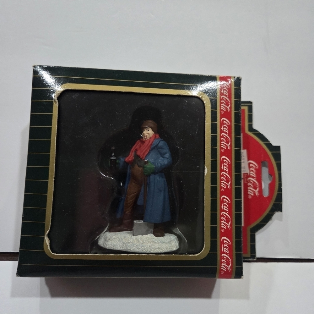 1986 Coca-Cola Winter Figurine Town Squere Accessory